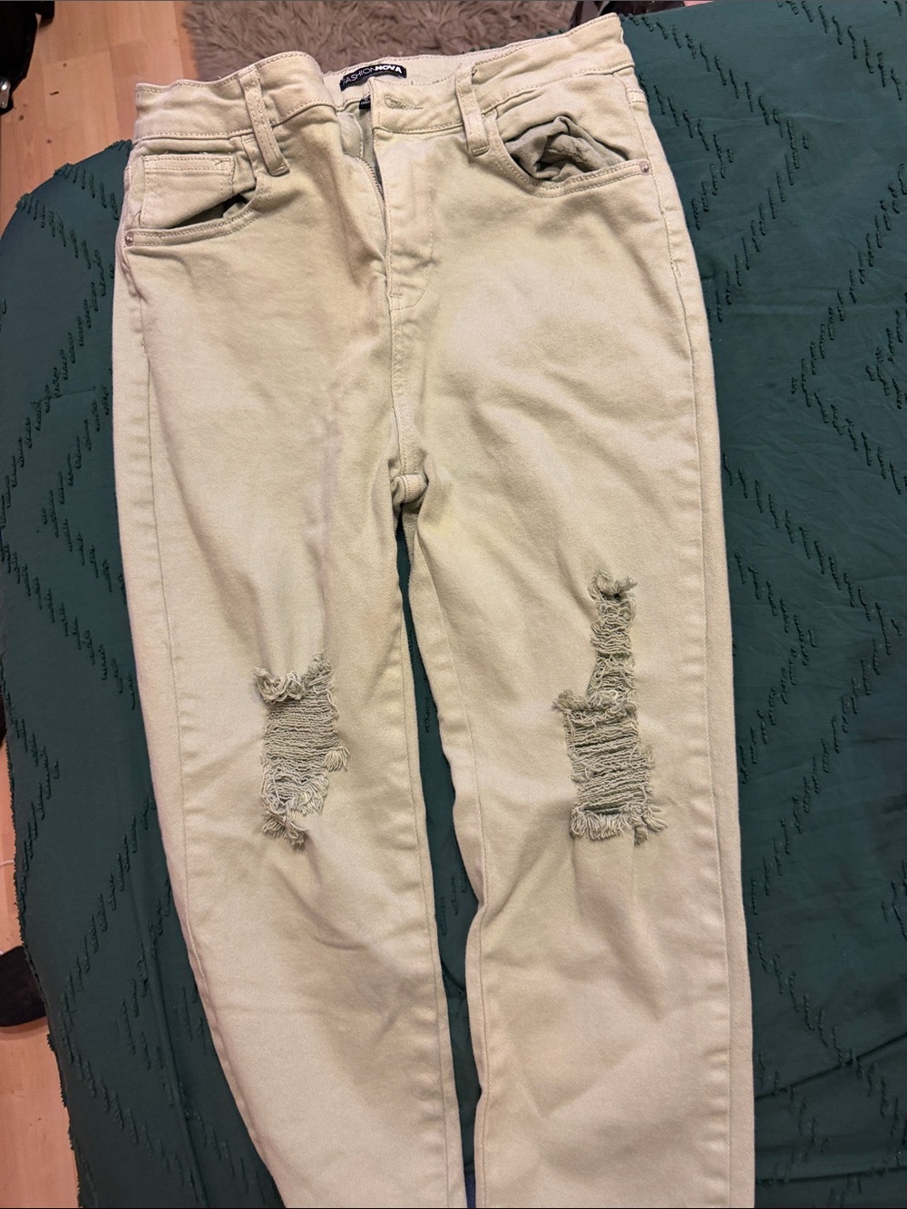 Fashion Nova Women’s Skinny Distressed Jeans - Cream